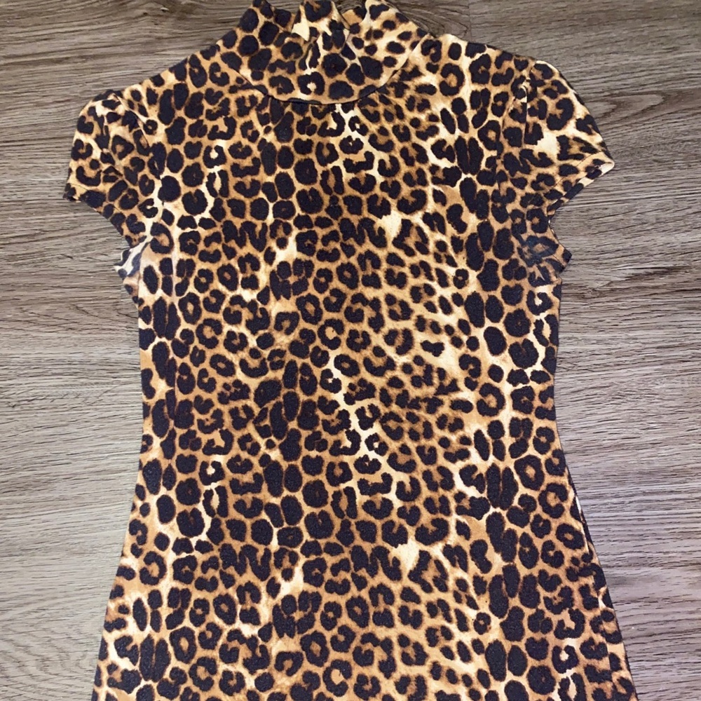 High neck, leopard print top